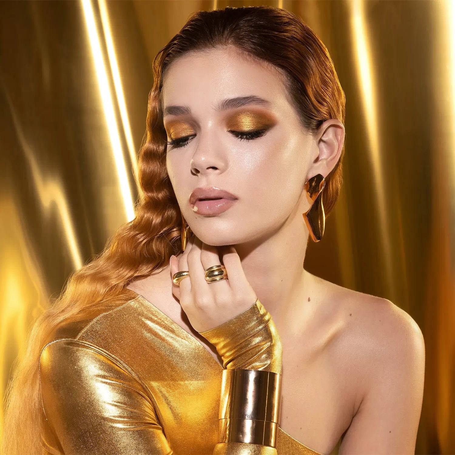 135-golden-eyeshadow-palette-2.jpg GOLDEN EYESHADOW PALETTE