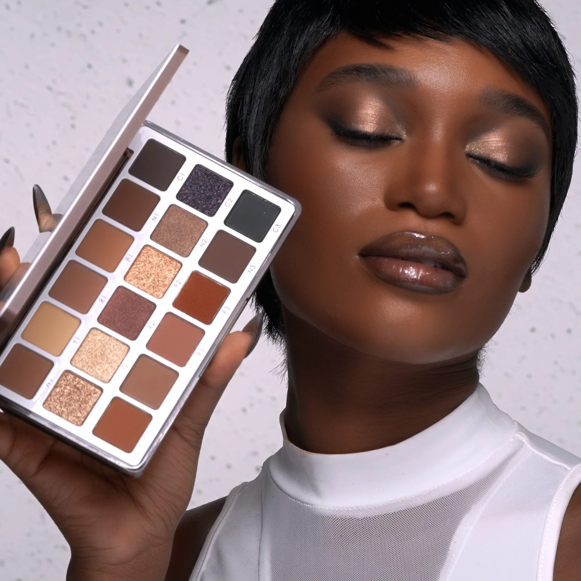 136-eye-sculpt-texture-and-tone-eyeshadow-palette-2.webp EYE SCULPT TEXTURE AND TONE EYESHADOW PALETTE