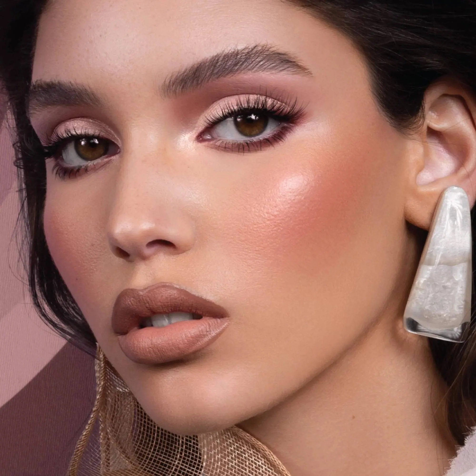 140-retro-eyeshadow-palette-2.webp RETRO EYESHADOW PALETTE