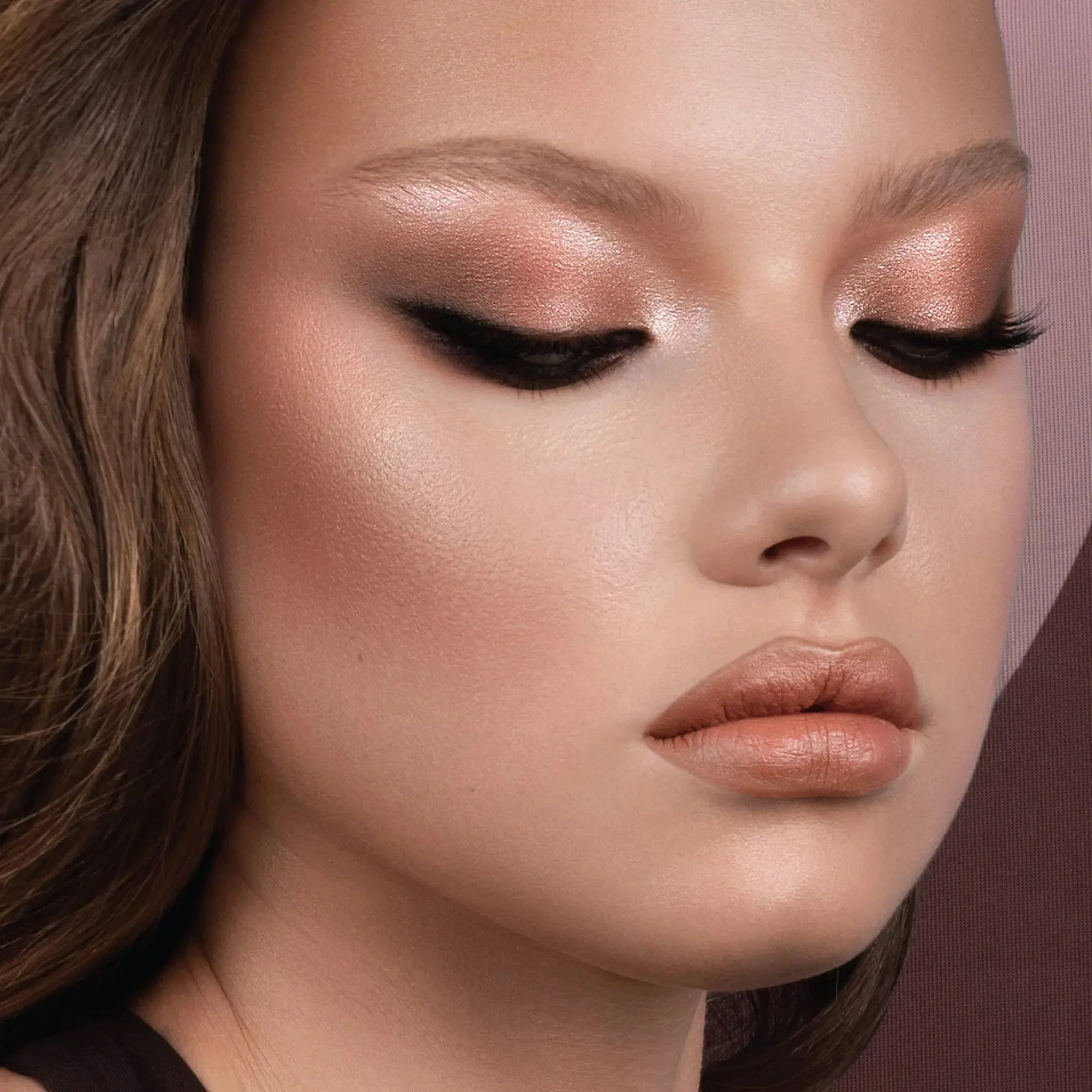 140-retro-eyeshadow-palette-5.webp RETRO EYESHADOW PALETTE