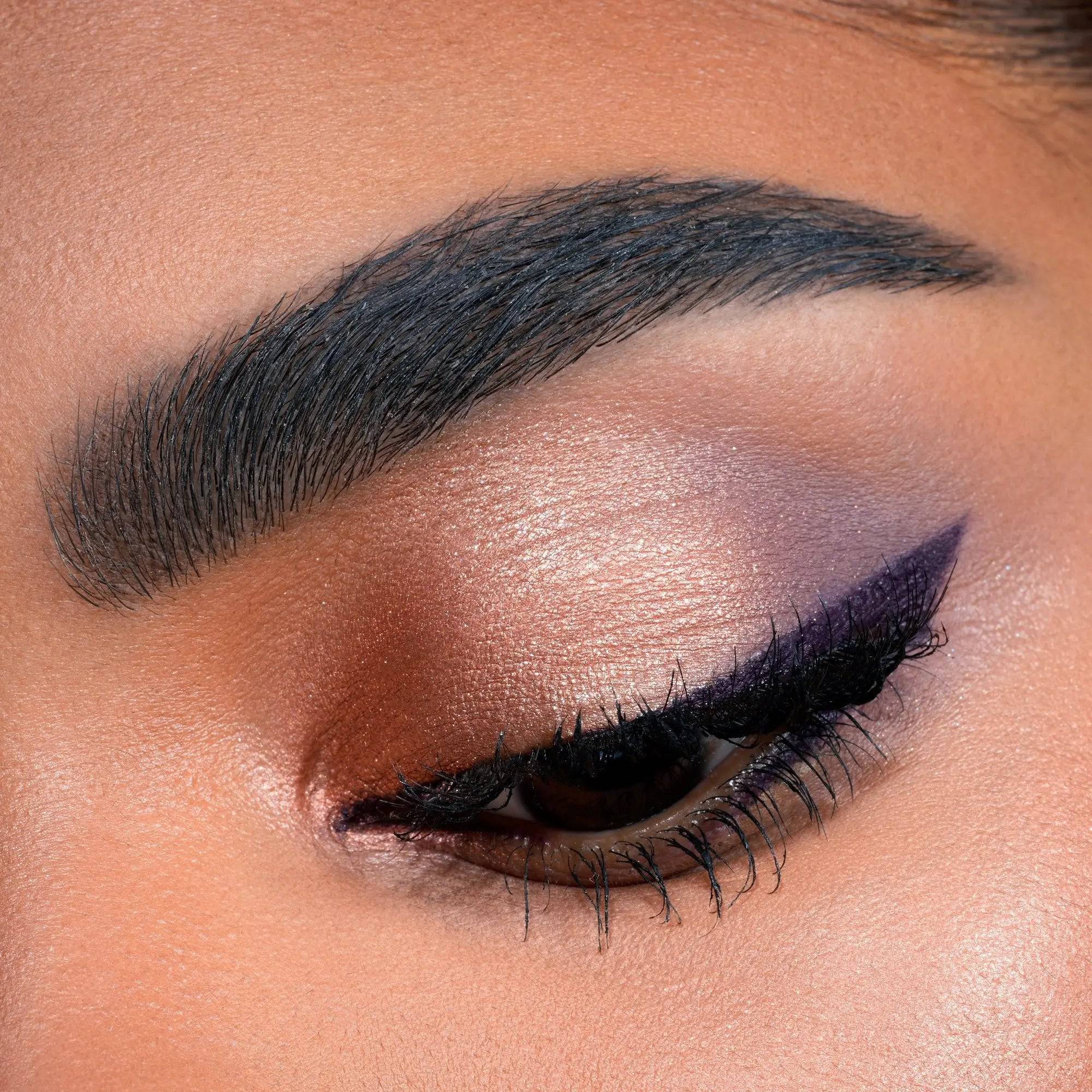 233-mini-starlette-eyeshadow-palette-10.jpg MINI STARLETTE EYESHADOW PALETTE
