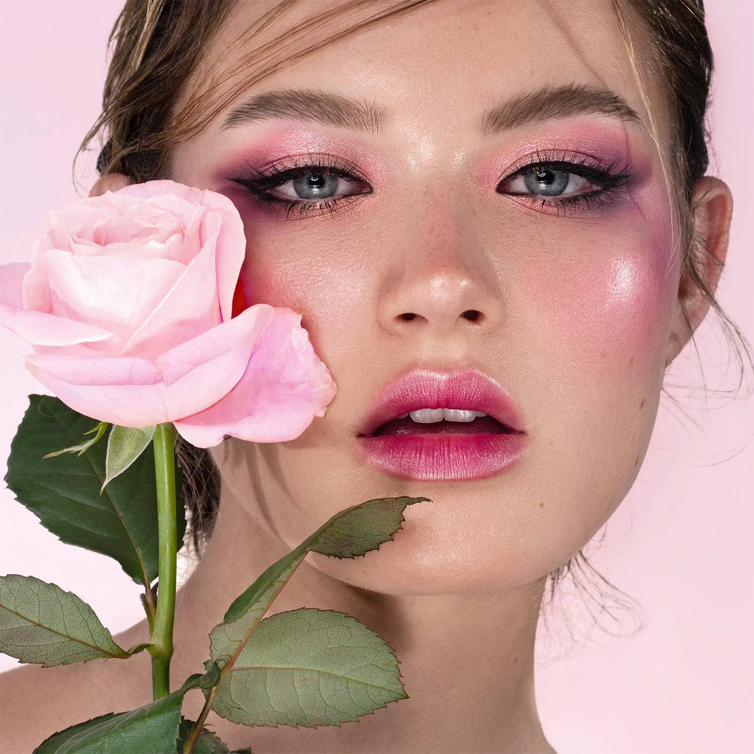 238-mini-rose-eyeshadow-palette-7.jpg MINI ROSE EYESHADOW PALETTE