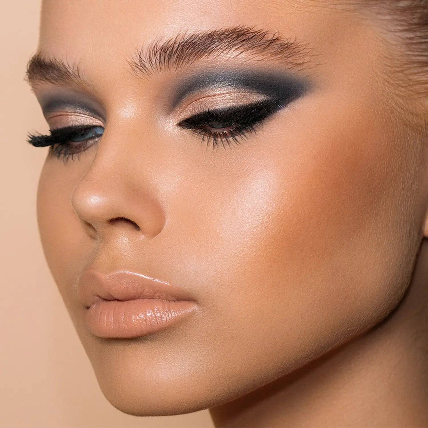 246-biba-eyeshadow-palette-6.jpg BIBA EYESHADOW PALETTE