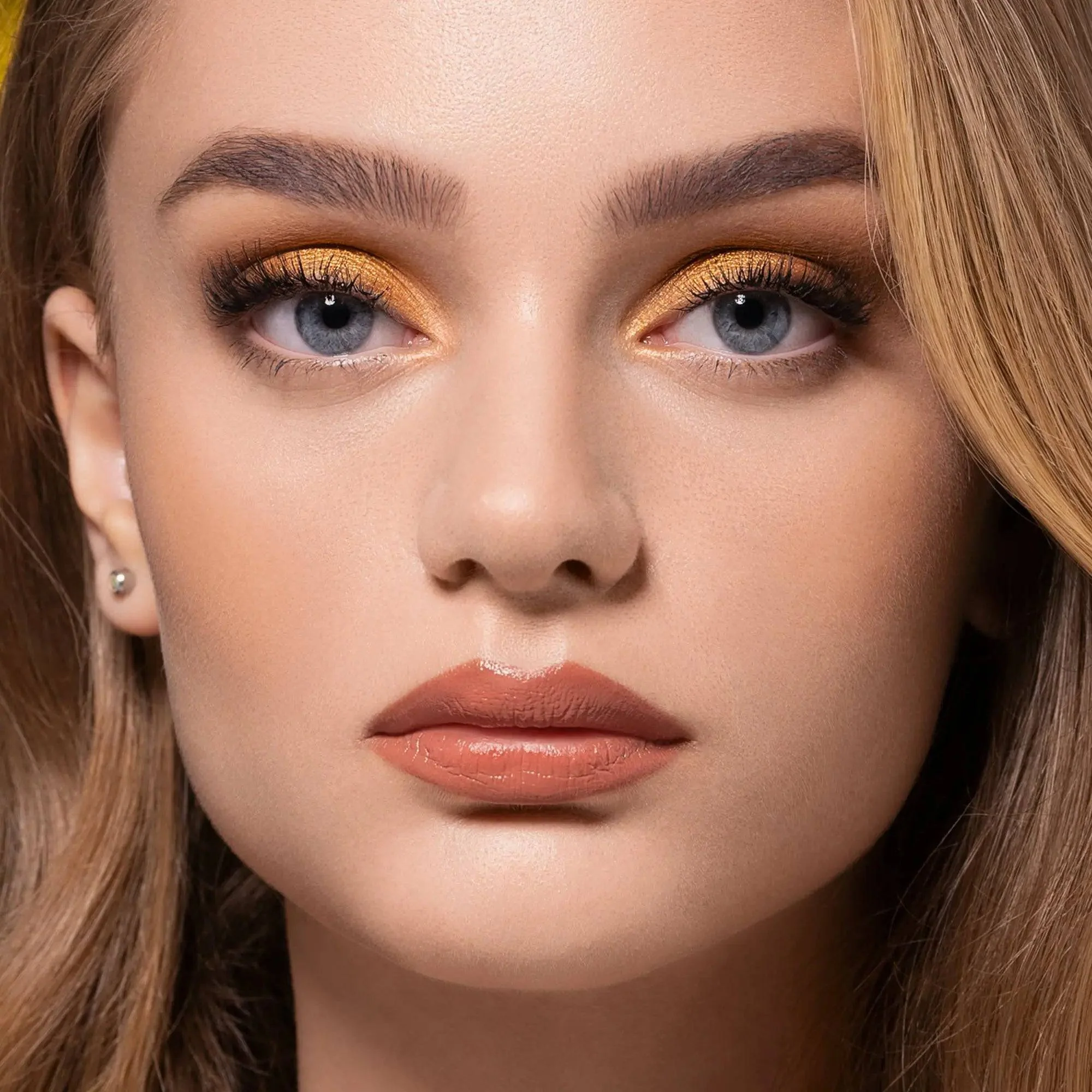 255-baby-gold-eyeshadow-palette-4.webp BABY GOLD EYESHADOW PALETTE