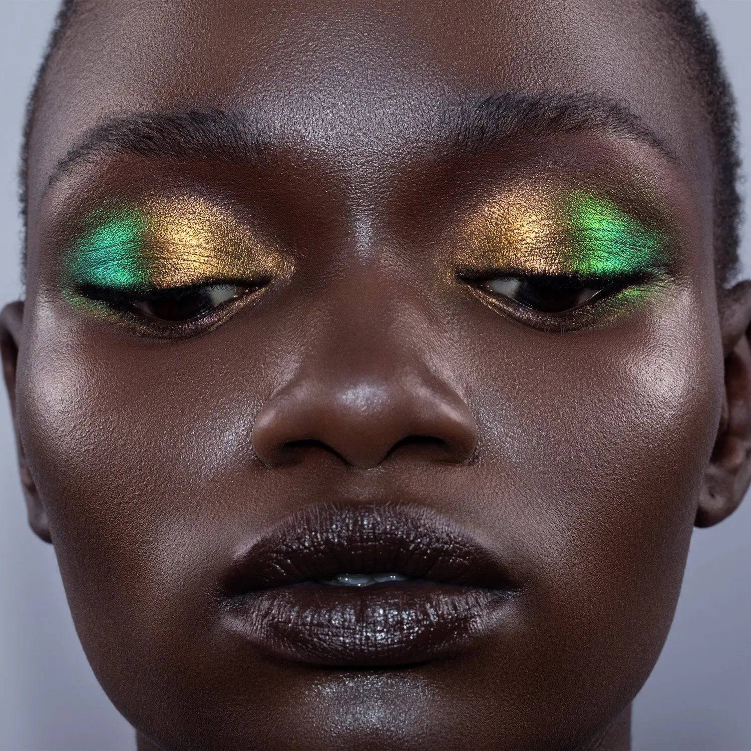 CHROMIUM LIQUID EYESHADOW