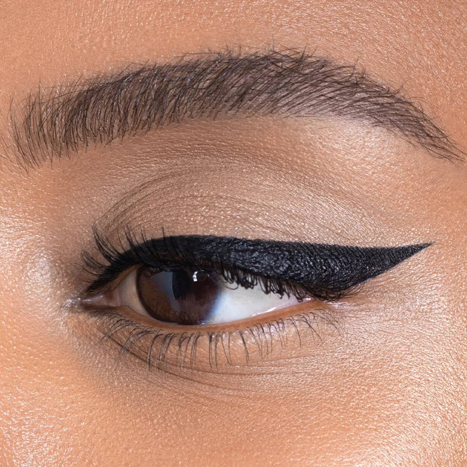 293-macro-blade-liquid-liner-3.jpg MACRO BLADE LIQUID LINER