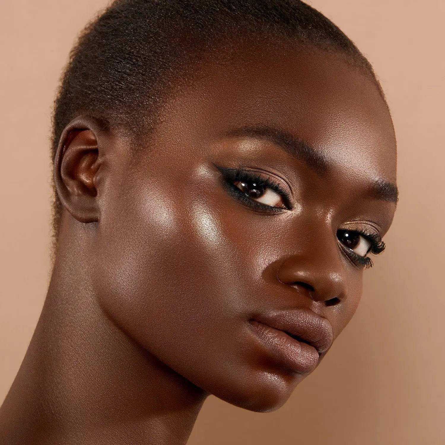 355-face-glow-cream-shimmer-4.jpg FACE GLOW CREAM SHIMMER