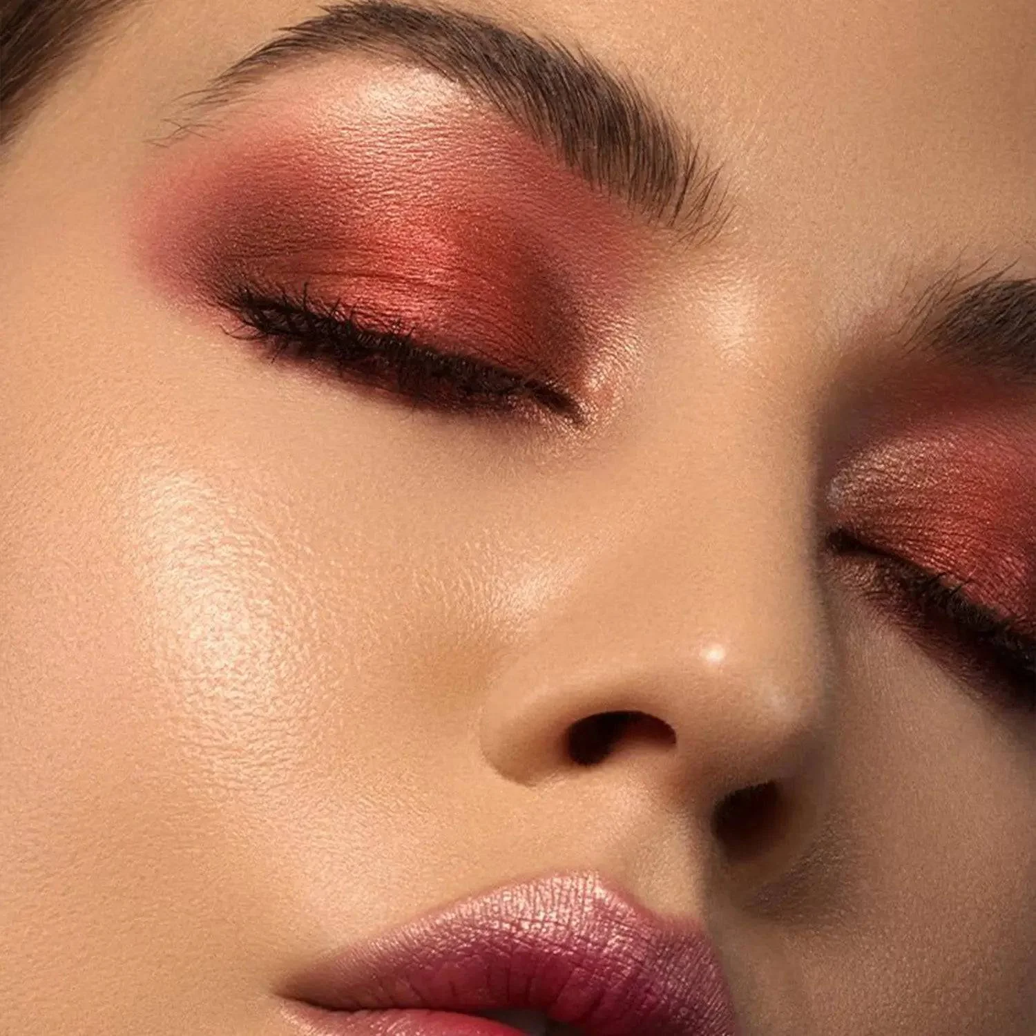 360-coral-eyeshadow-palette-2.webp CORAL EYESHADOW PALETTE